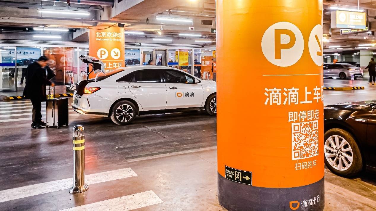 出行平臺(tái)備戰(zhàn)“春節(jié)檔”：異地打車(chē)將增長(zhǎng)，旅游過(guò)年激發(fā)租車(chē)需求:租車(chē)平臺(tái)